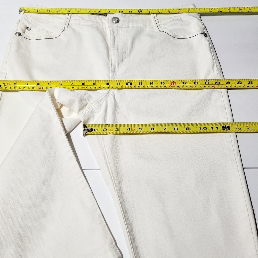 Style & Co. Premium Capris Jeans Soft White Embroidered & Rhinestones (14) - Picture 9 of 11